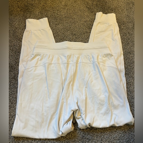 Lululemon Ready to Rulu Pant - Picture 2 of 3